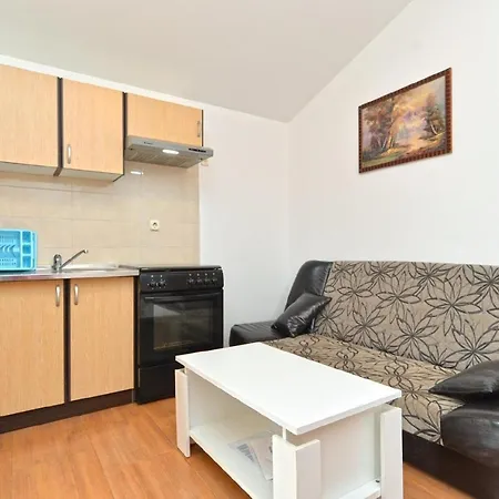 Apartment 1985 - A80779 *