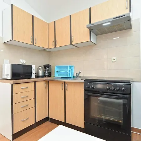 Apartment 1985 - A80779 *